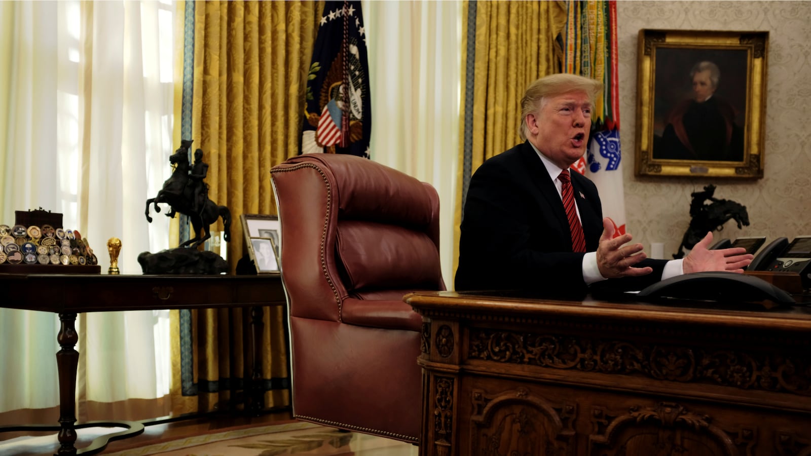 181225-trump-disgrace-merry-christmas-cheat_nronrx