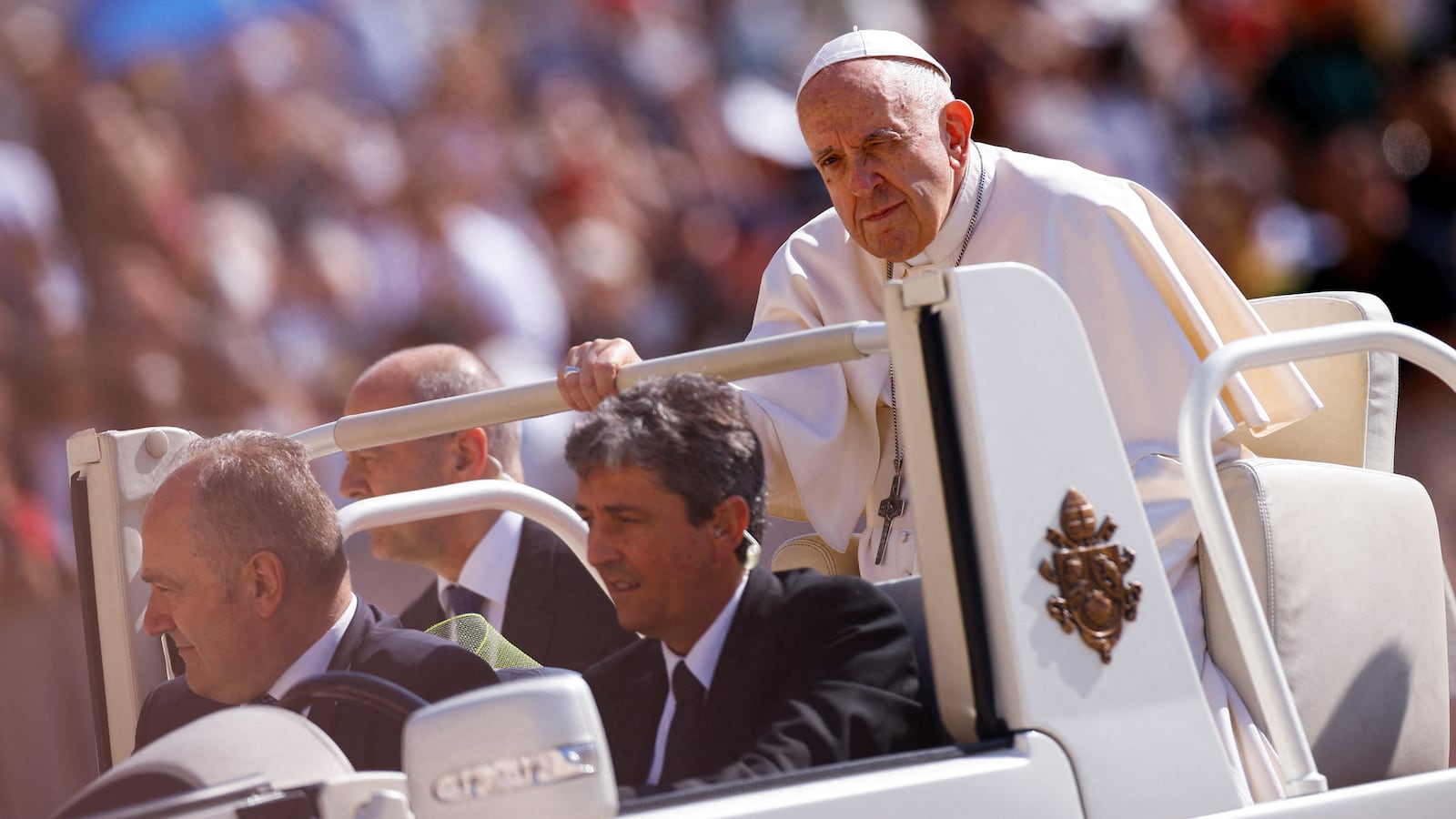 2022-05-17T140847Z_1973688757_RC2U4U9FIFT8_RTRMADP_3_POPE-HEALTH-TEQUILA_fkb4g1