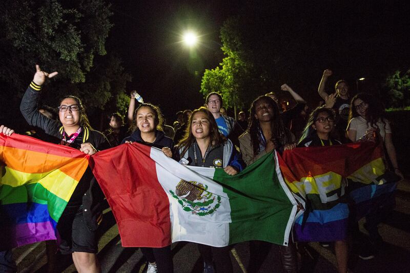 galleries/2016/11/09/2016-election-protests/161109-election-protest-gal-01_fhpepq