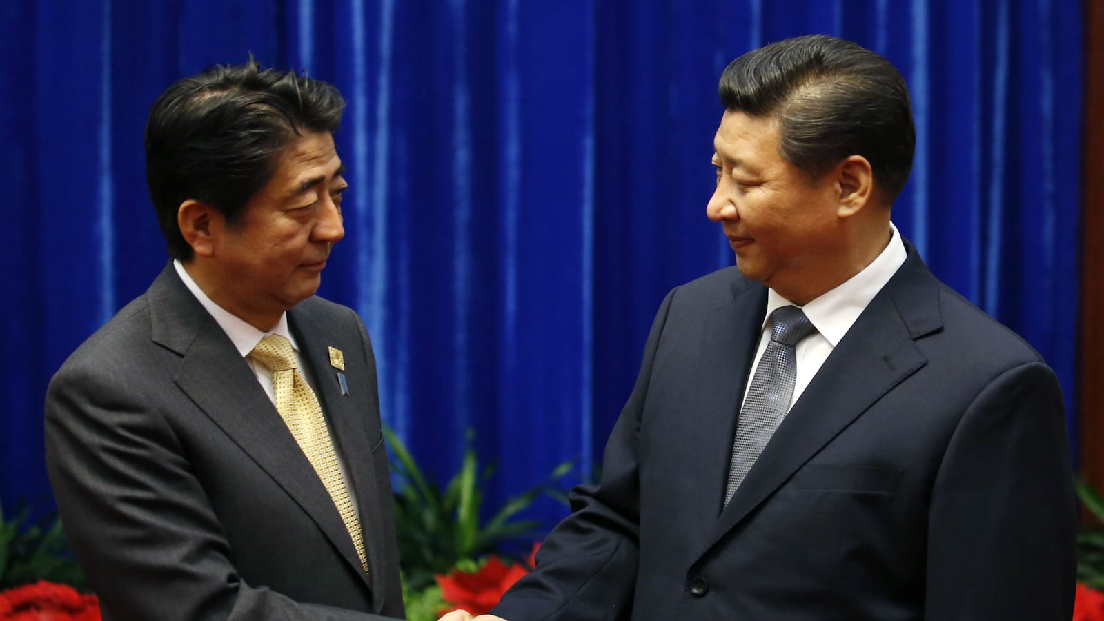 cheats/2014/11/10/china-japan-leaders-hold-landmark-meeting/141110-shinzo-abe-xi-jinping-cheat_m422gr