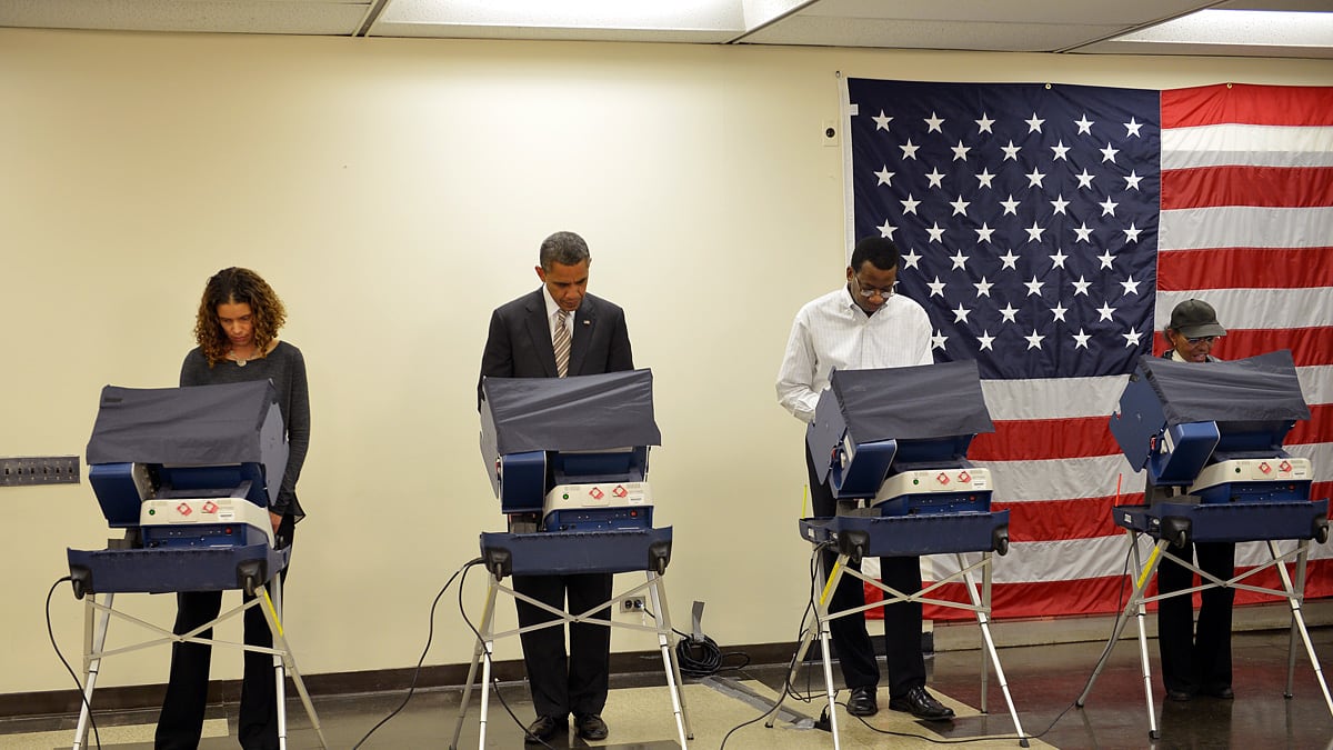 articles/2012/10/26/democrats-showing-momentum-in-early-voting/obama-early-voting-warren_ofyjvi