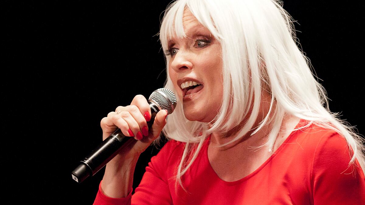 cheats/2012/03/06/singer-66-mistaken-for-lindsay-lohan/debbie-harry-lohan-cheat_ytpev5