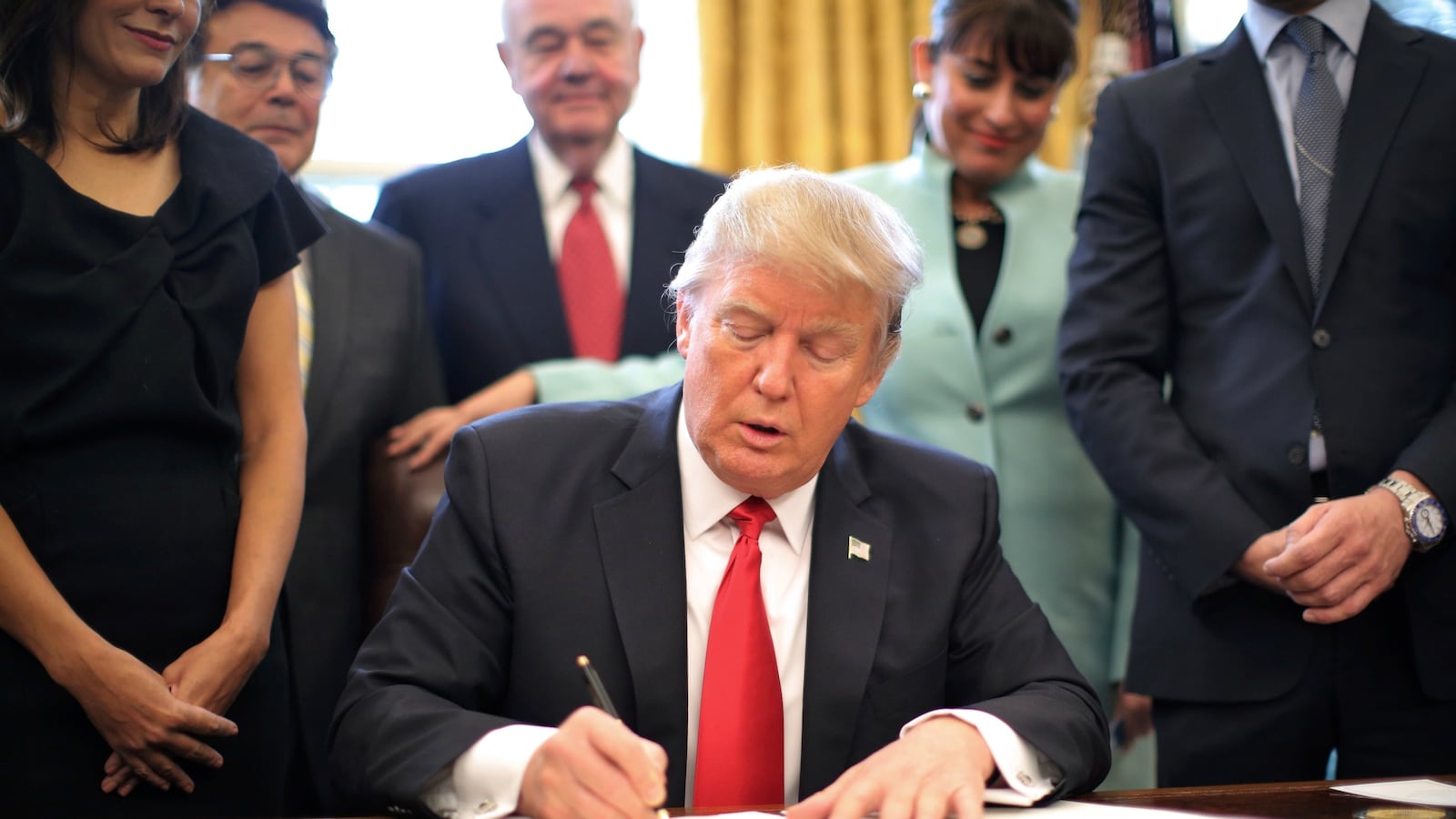 cheats/2017/01/30/trump-to-sign-executive-order-slashing-regulations/170130-trump-regulations-cheat_j4tbuv