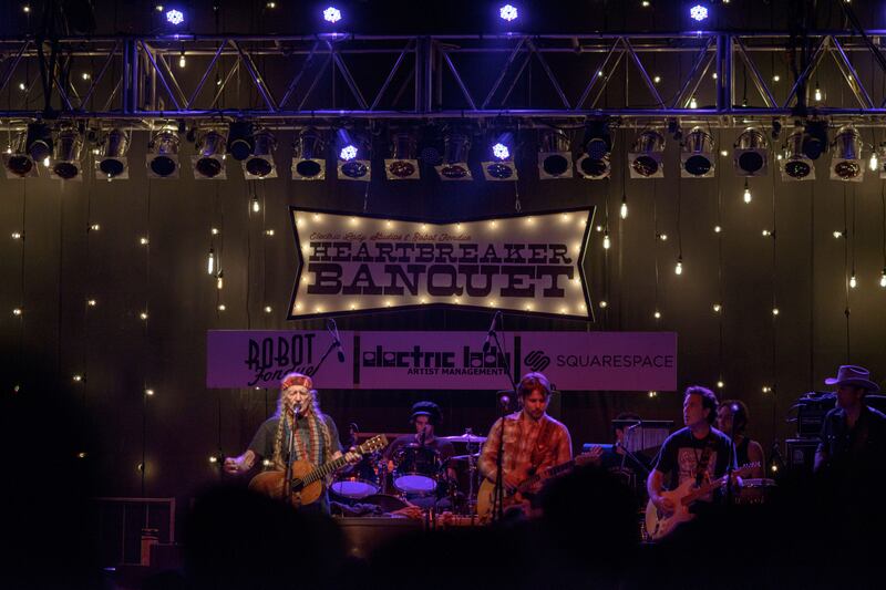 galleries/2015/03/20/closing-out-sxsw-with-willie-nelson/150320-joiner-nelson10_w9bqep