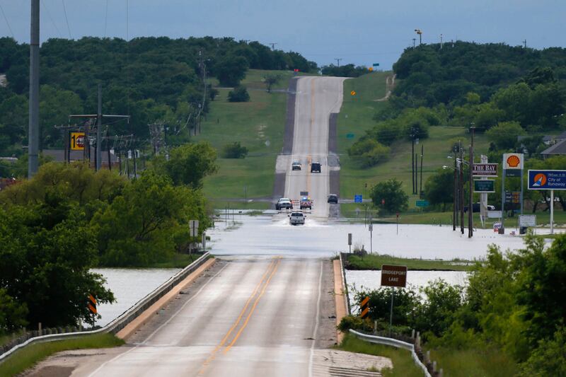 galleries/2016/04/18/houston-s-flood-emergency-photos/160601-texas-flooding-06_our7ri