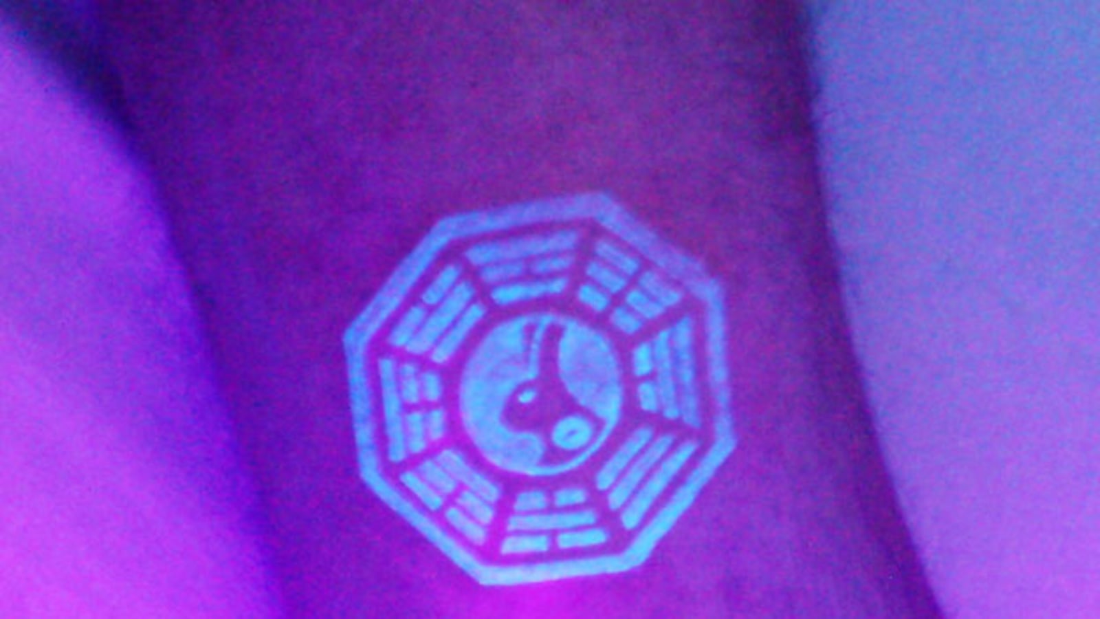 galleries/2010/05/21/lost-tributes/etkin-lost-tributes---invisible-tat_szv5o0