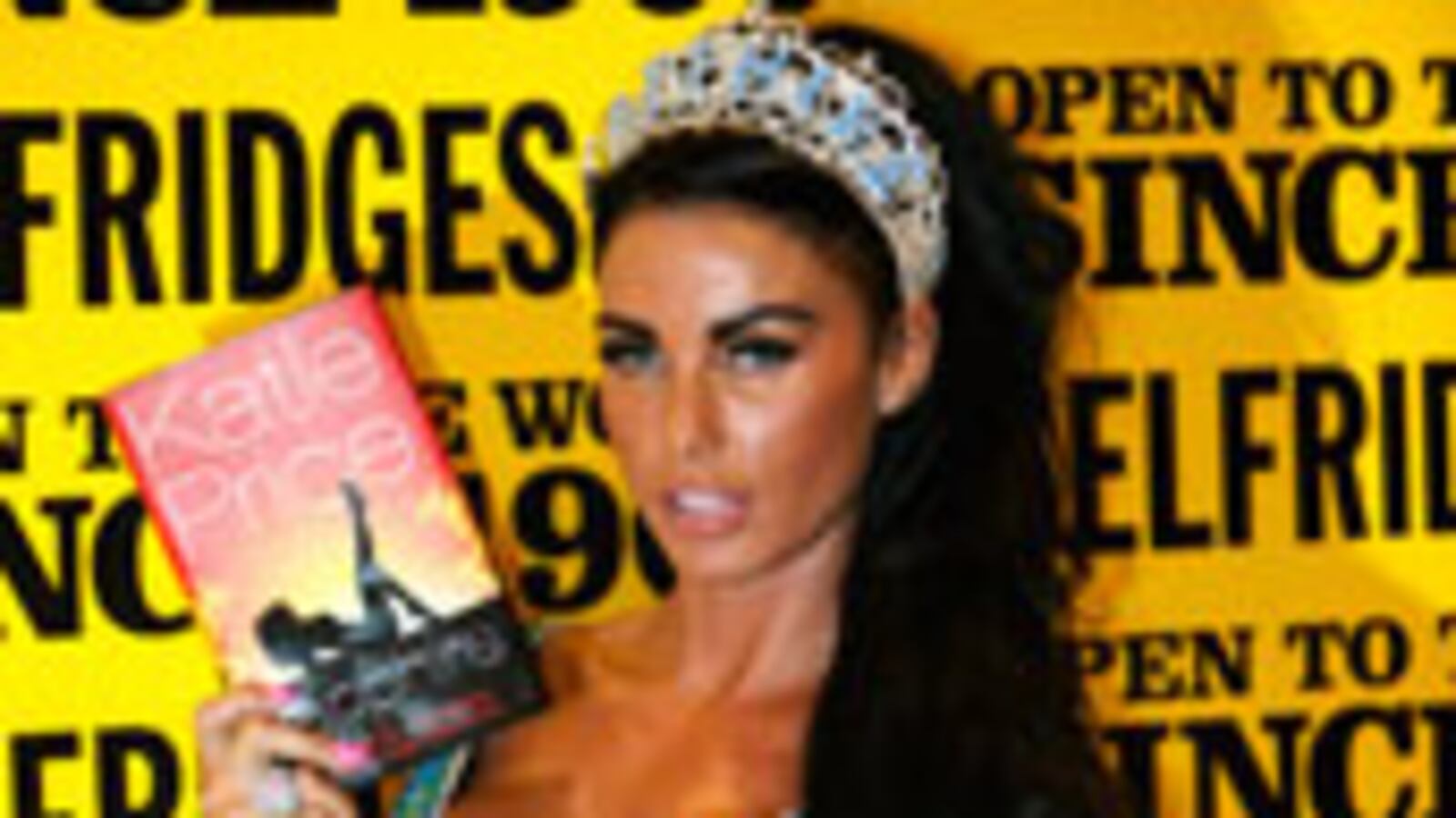 articles/2009/11/08/amis-vs-two-bags-of-silicone/cole-clash_61028_k9k9fs