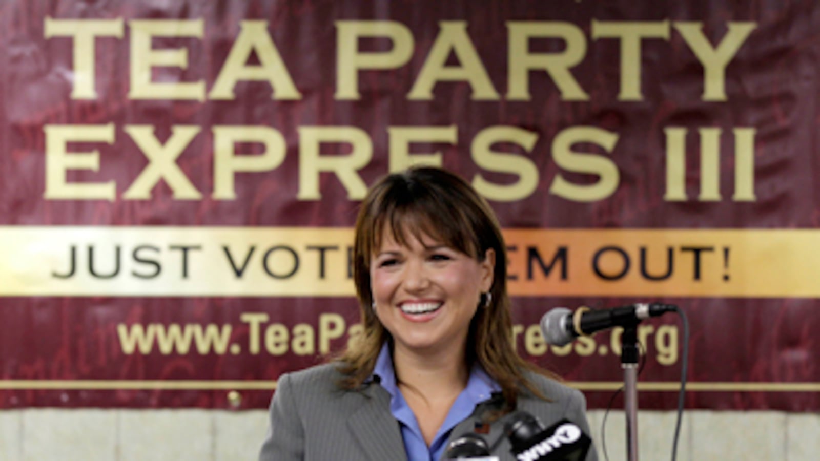 articles/2010/09/15/christine-odonnell-new-wingnut-queen-wins-primary/avlon-odonnell_127033_kaup6y