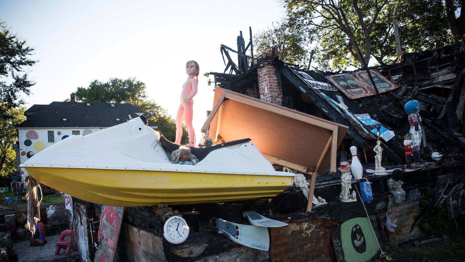 cheats/2014/03/07/party-animal-house-destroyed-in-detroit/140307-heidelberg-project-great-escapes_bzrxrh