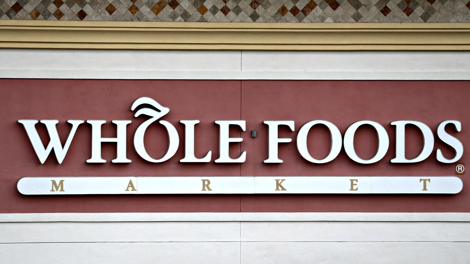 cheats/2016/04/19/whole-foods-anti-gay-cake-a-hoax/160419-whole-foods-cheat_zlboqh