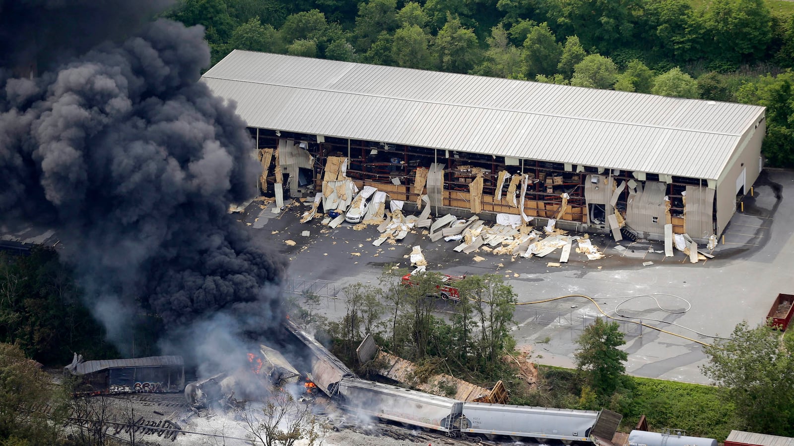 cheats/2013/05/28/train-derails-and-explodes-near-baltimore/130528-md-train-derailment-cheat_vhqjaf