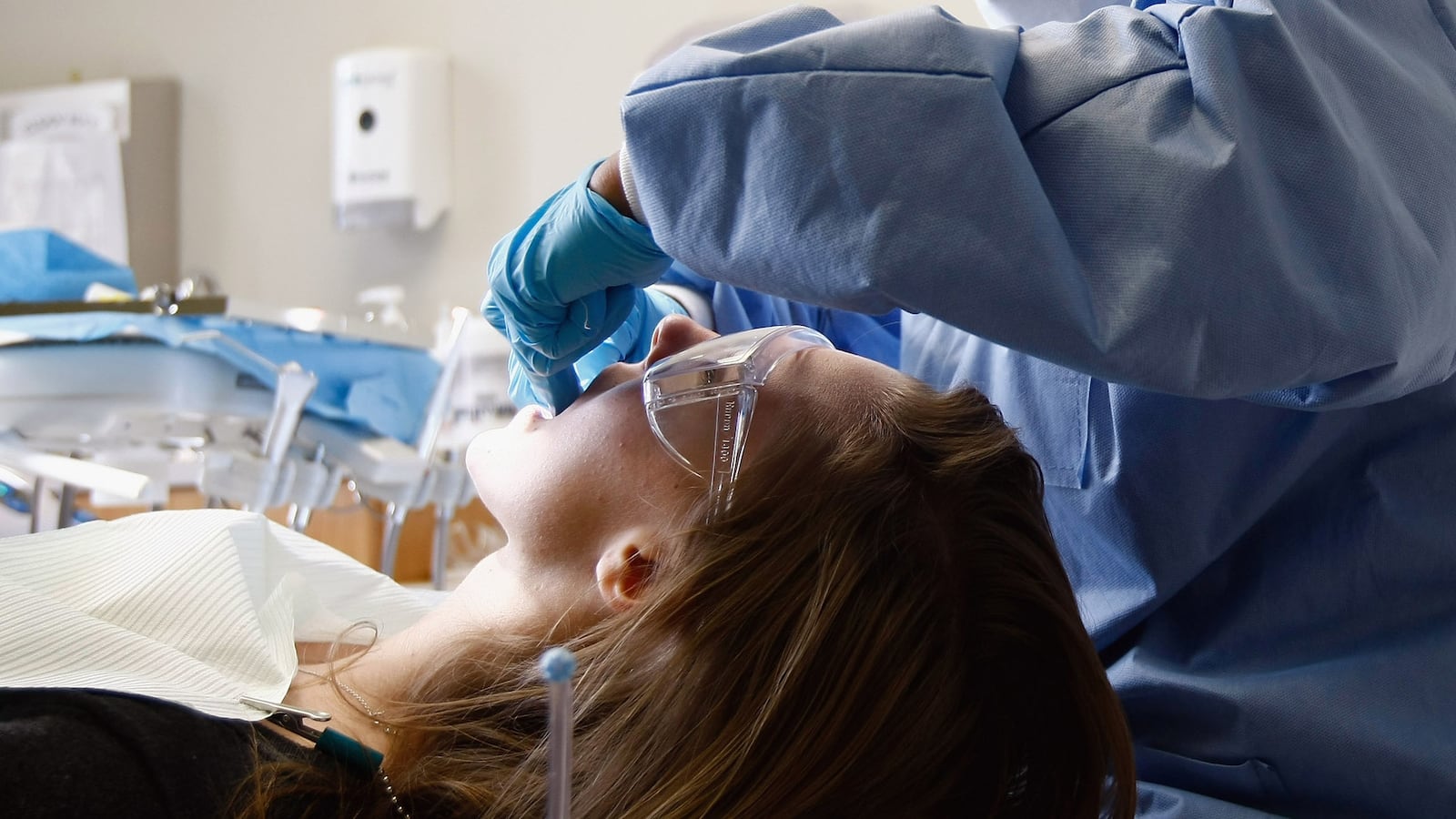 articles/2013/06/13/bad-teeth-broken-dreams-lack-of-dental-care-keeps-many-out-of-jobs/130613-dentist-cnbc-tease_hjk3l2