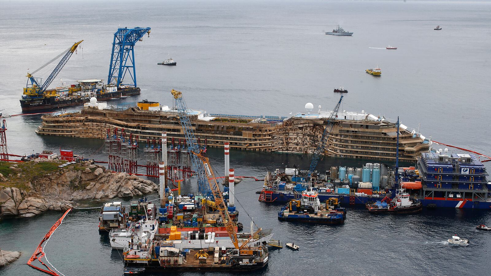 cheats/2013/09/26/human-remains-found-near-costa-concordia/130926-costa-concordia-cheat_xpuocc