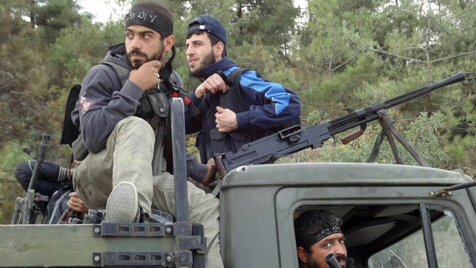 cheats/2012/10/09/massive-blasts-reported-in-syria/syria-airport-explosion-cheat_nczfve