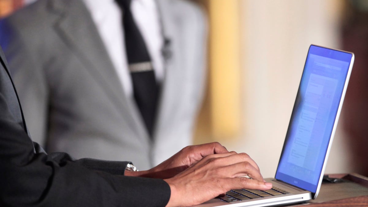 cheats/2011/07/29/obama-s-twitter-campaign-backfires/white-house-twitter-cheat_alix8f