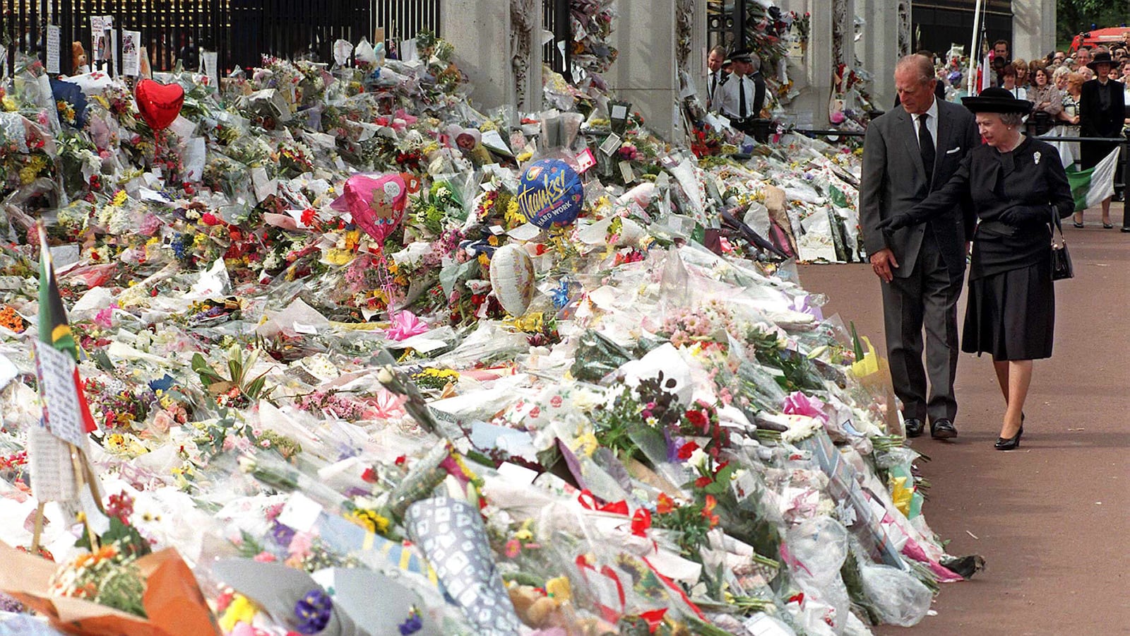 articles/2014/09/23/inside-the-palace-panic-after-diana-s-death/queen-elizabeth-ii-nineties-1_ppwghy