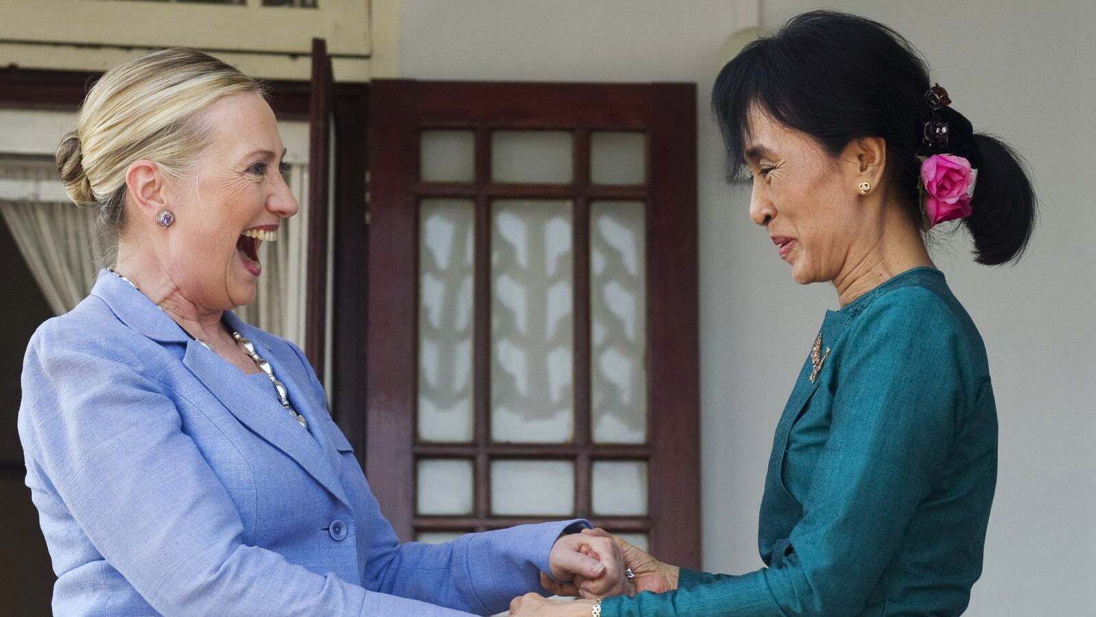 cheats/2012/05/17/u-s-eases-burma-restrictions/myanmar-united-states-cheat_wlopvq