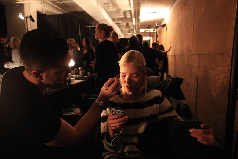 galleries/2014/02/08/backstage-at-prabal-gurung-new-york-fashion-week-2014-photos/prabalgurung01_mtiq3p