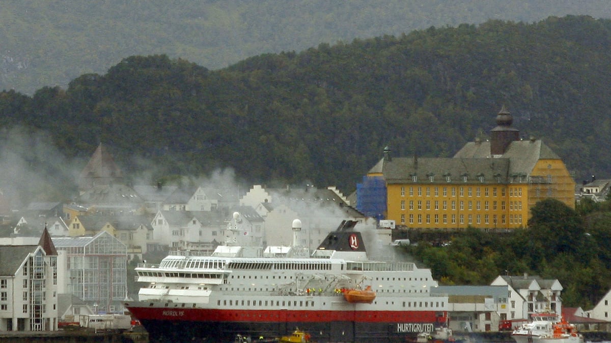 cheats/2011/09/15/norway-cruise-chip-catches-fire/cruise-ship-fire-norway-cheat_bxyjy0