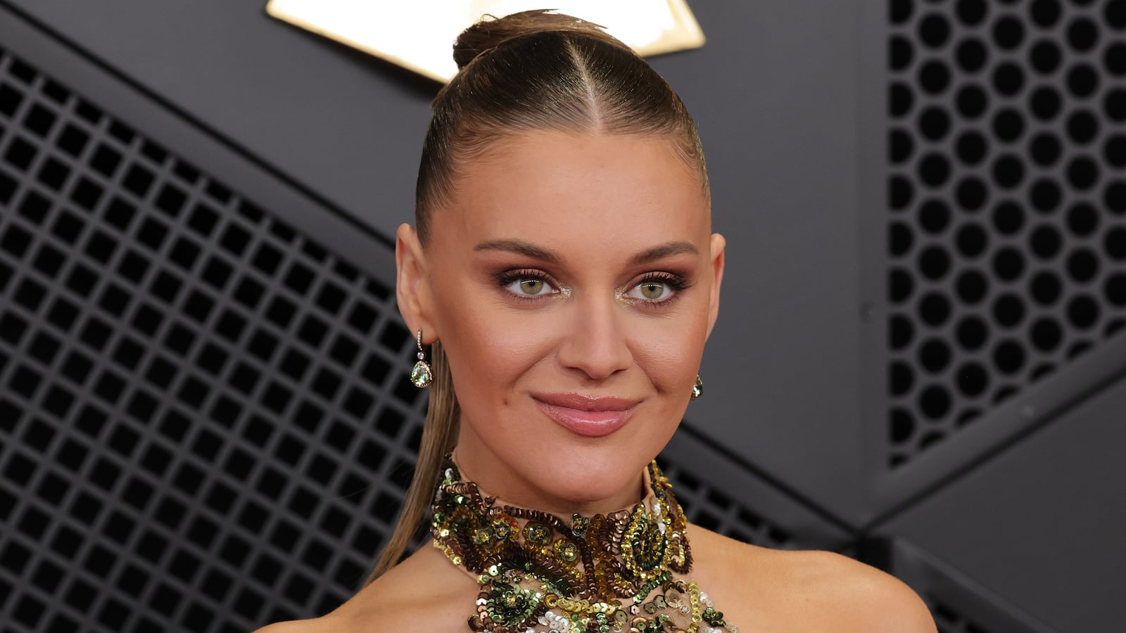 Kelsea Ballerini wore a slick-back bun at the 2026 Grammy Awards.