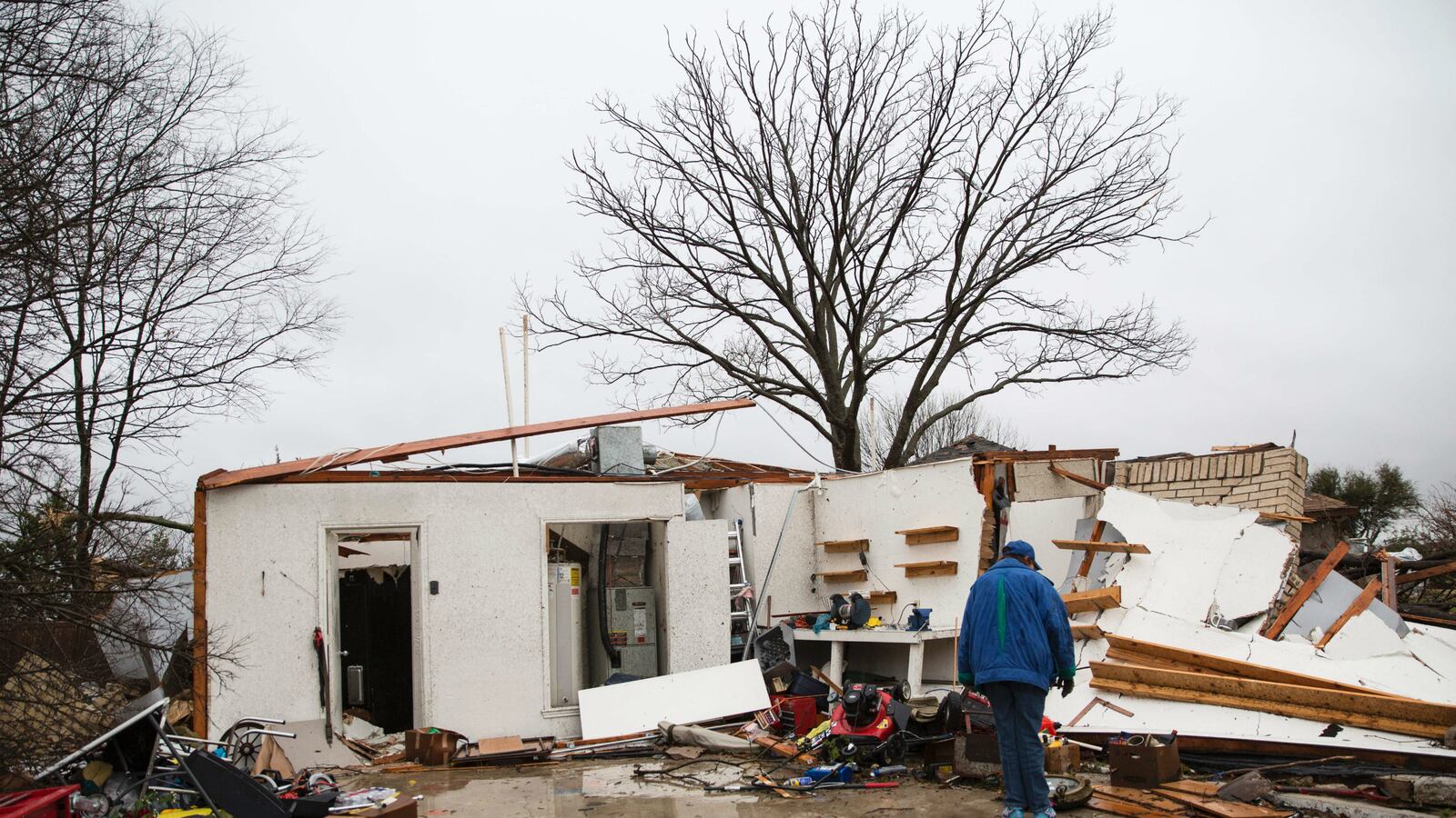 cheats/2015/12/27/at-least-43-killed-in-storms-tornadoes/151226-texas-tornado-storms-cheat_hosssk