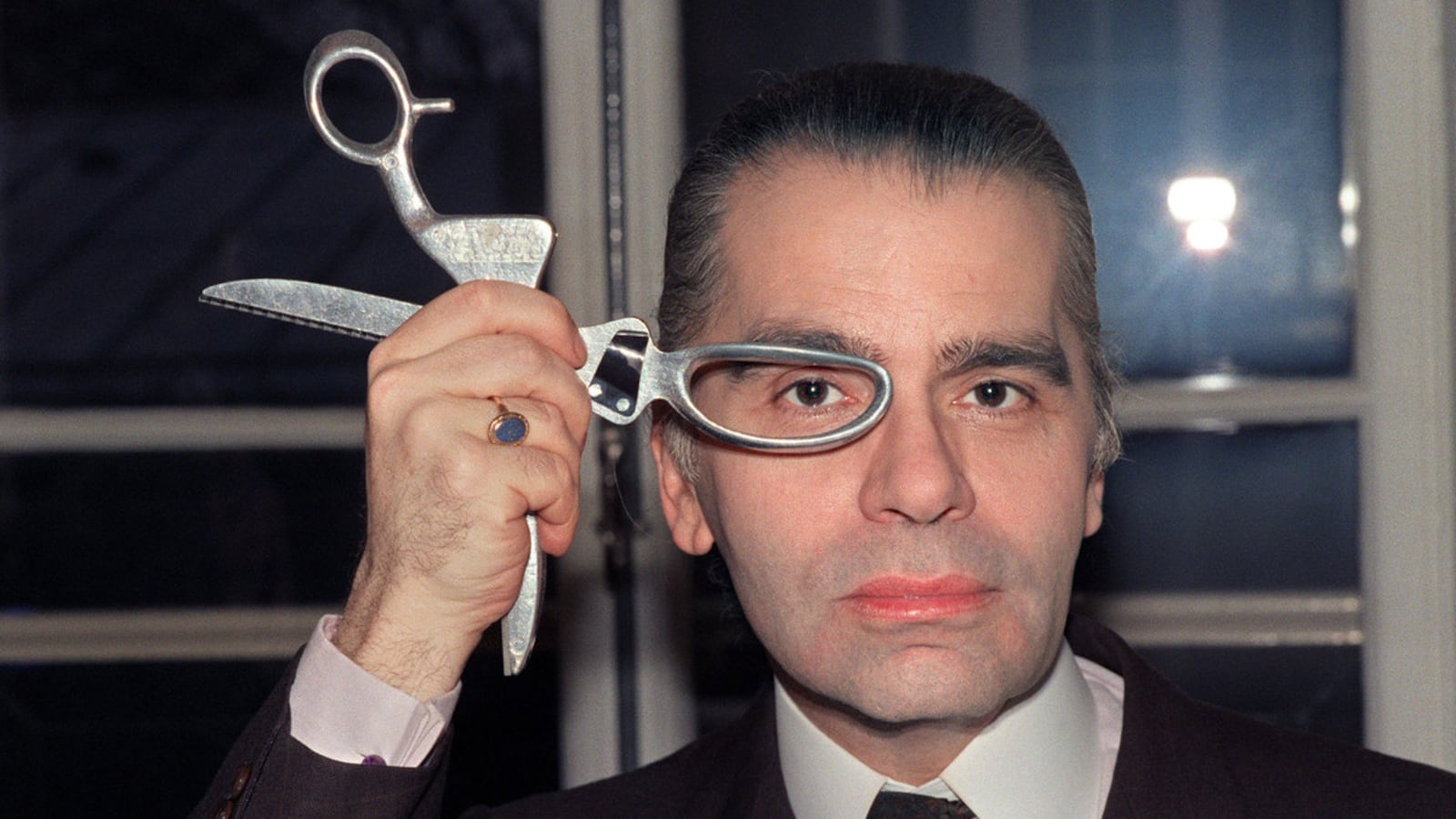 012123-holmes-karl-hero_chuvno