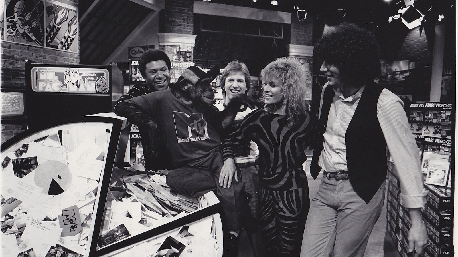 articles/2013/05/07/martha-quinn-nina-blackwood-more-original-mtv-vjs-tell-all/130506-Leon-MTV-VJ-tease_tmkigk