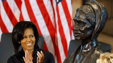 galleries/2009/04/29/michelle-s-first-100-days/michelle-obama-power-14_ujqawh