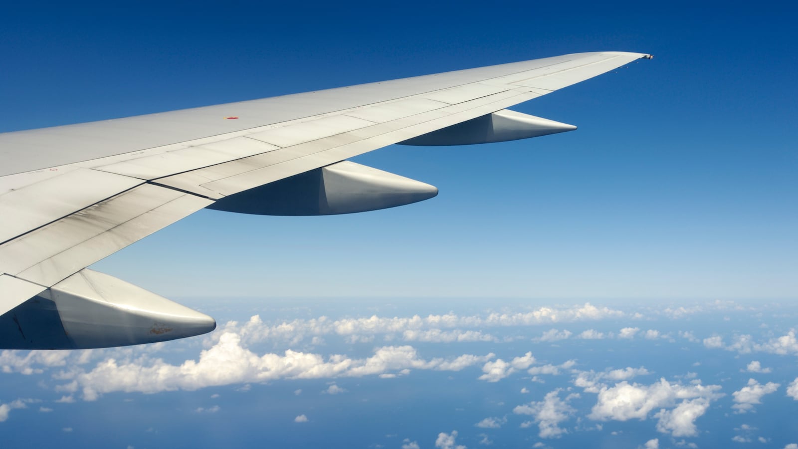 Trailing edge of the wing of an American Airlines Boeing 757-200 en route SJU-MIA on flight number AA1236.