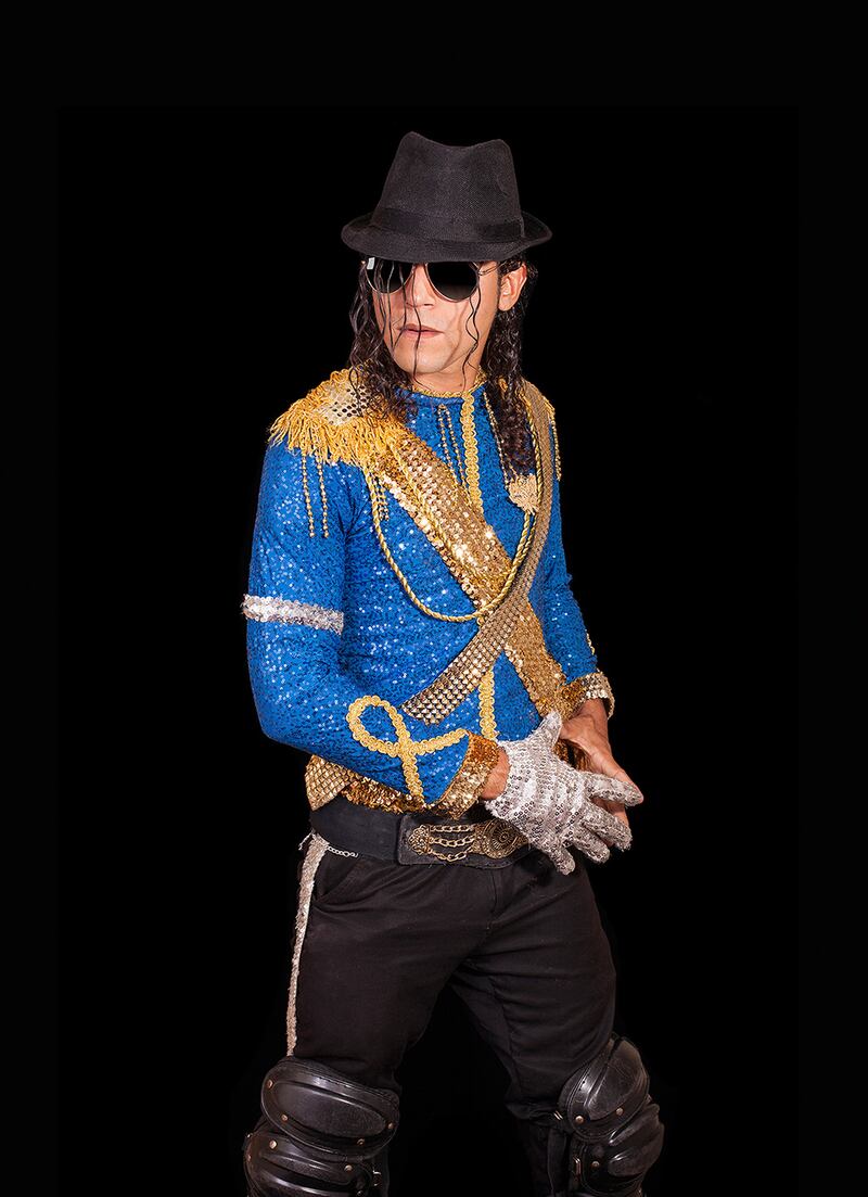 galleries/2014/08/02/the-many-michael-jacksons-honor-an-icon-photos/140801-jackson-impersonator3_aj3sjz