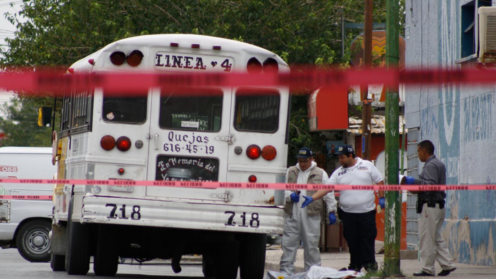 cheats/2013/09/04/mexico-vigilante-kills-bus-drivers/130904-mexico-bus-cheat_lquund