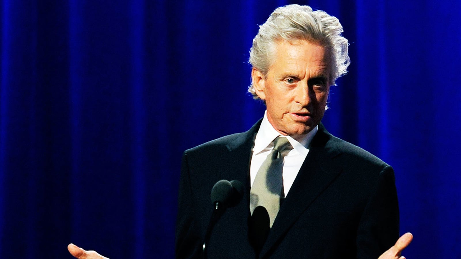 articles/2013/06/03/michael-douglas-says-cunnilingus-caused-his-oral-cancer-really/michael-douglas-throat-cancer-cheat_waf2ij