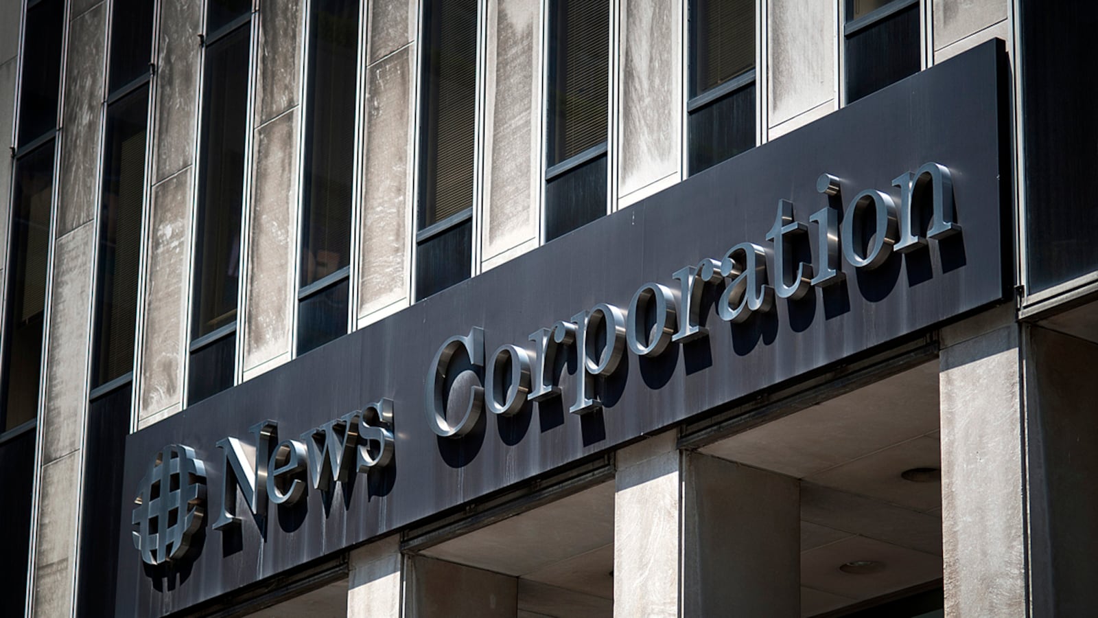 cheats/2011/10/06/news-corp-hit-with-more-lawsuits/news-corp-cheat_up9mbl
