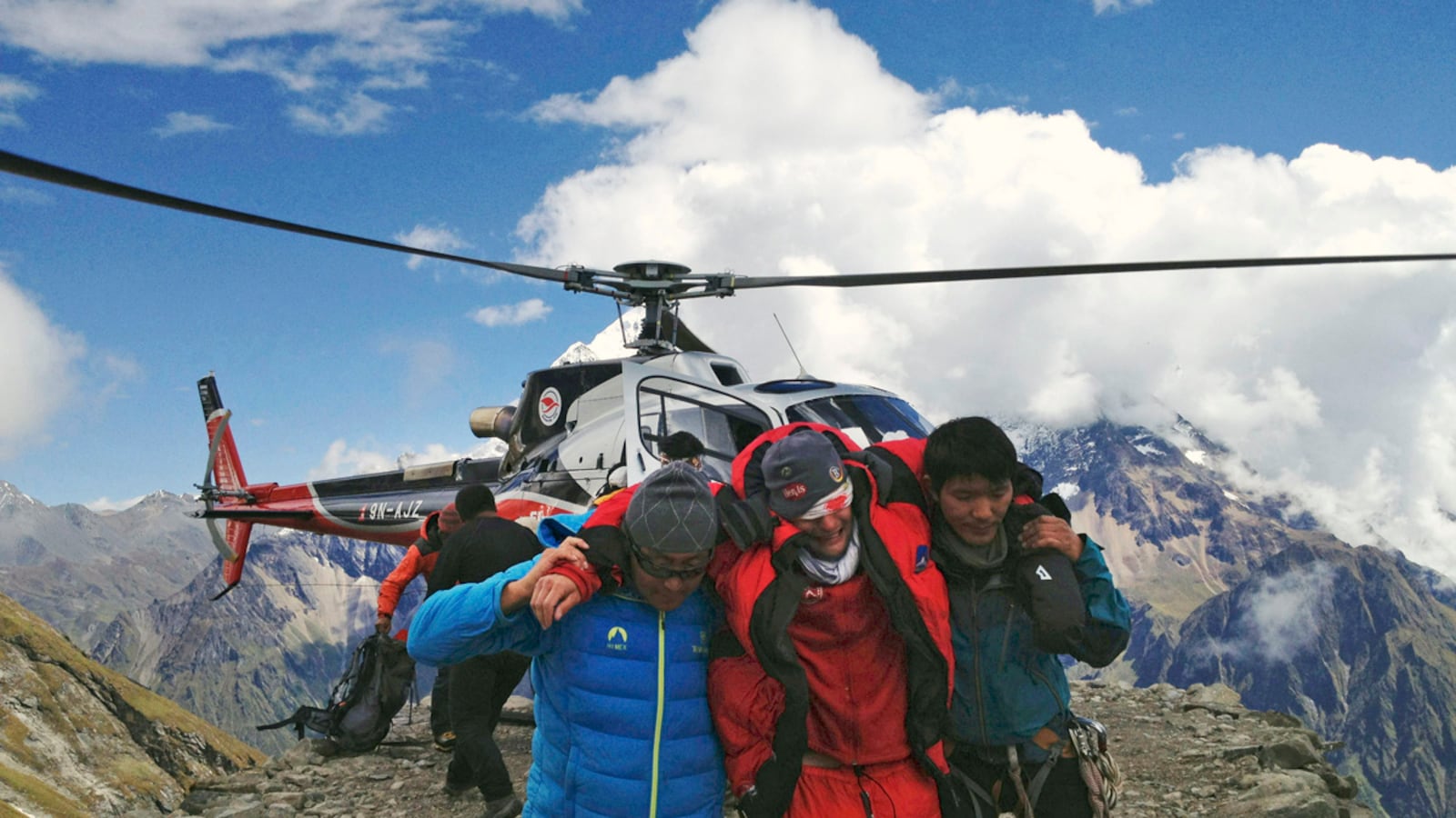cheats/2012/09/23/9-dead-after-himalayan-avalanche/avalanche-rescue-himalayas-mount-manaslu-cheat_c2dizj