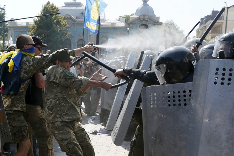 galleries/2015/08/31/protesters-clash-with-police-in-ukraine-photos/150831-ukraine-clashes1_fzegk6