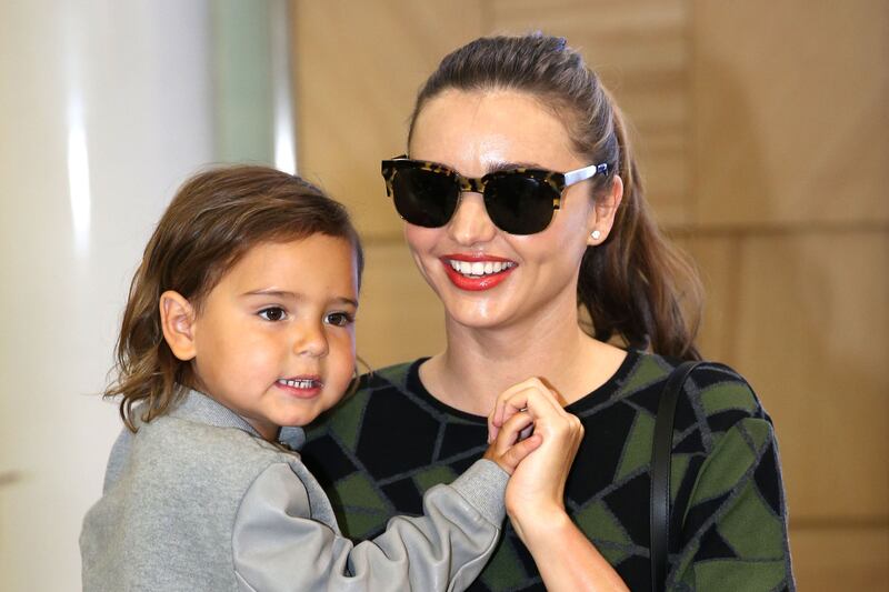 articles/2014/06/13/miranda-kerr-debuts-son-in-vogue-australia-diane-kruger-designs-for-jason-wu/140613-miranda-kerr-cheat_kvw3qy