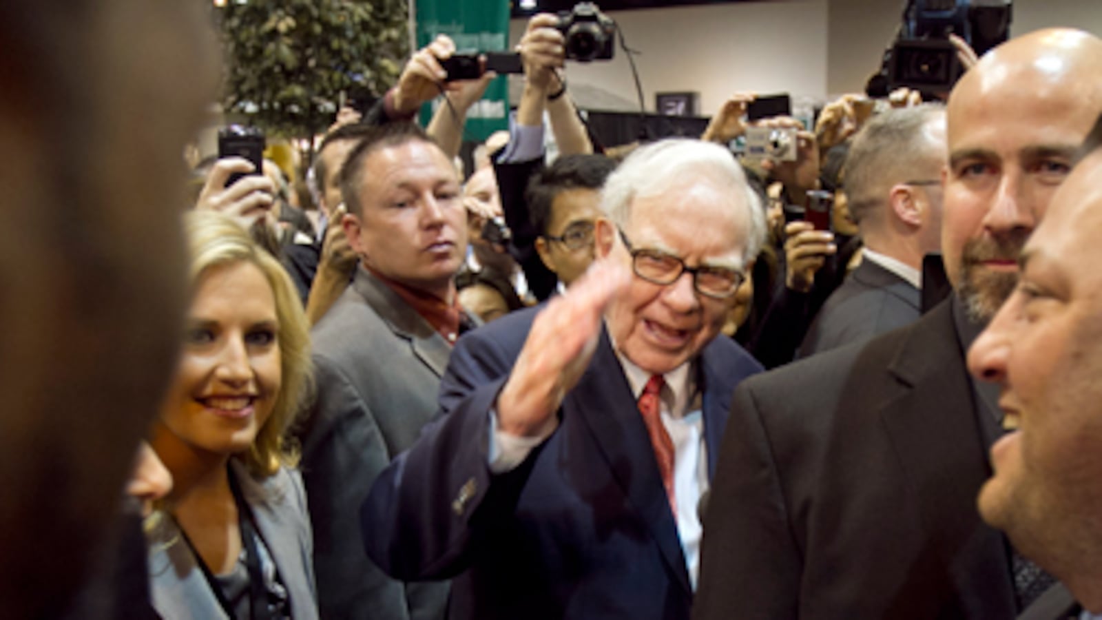 articles/2011/05/01/warren-buffetts-berkshire-hathaway-annual-meeting-no-tough-questions-about-david-sokol/frank-berkshire-hathaway_176944_r2nxyo