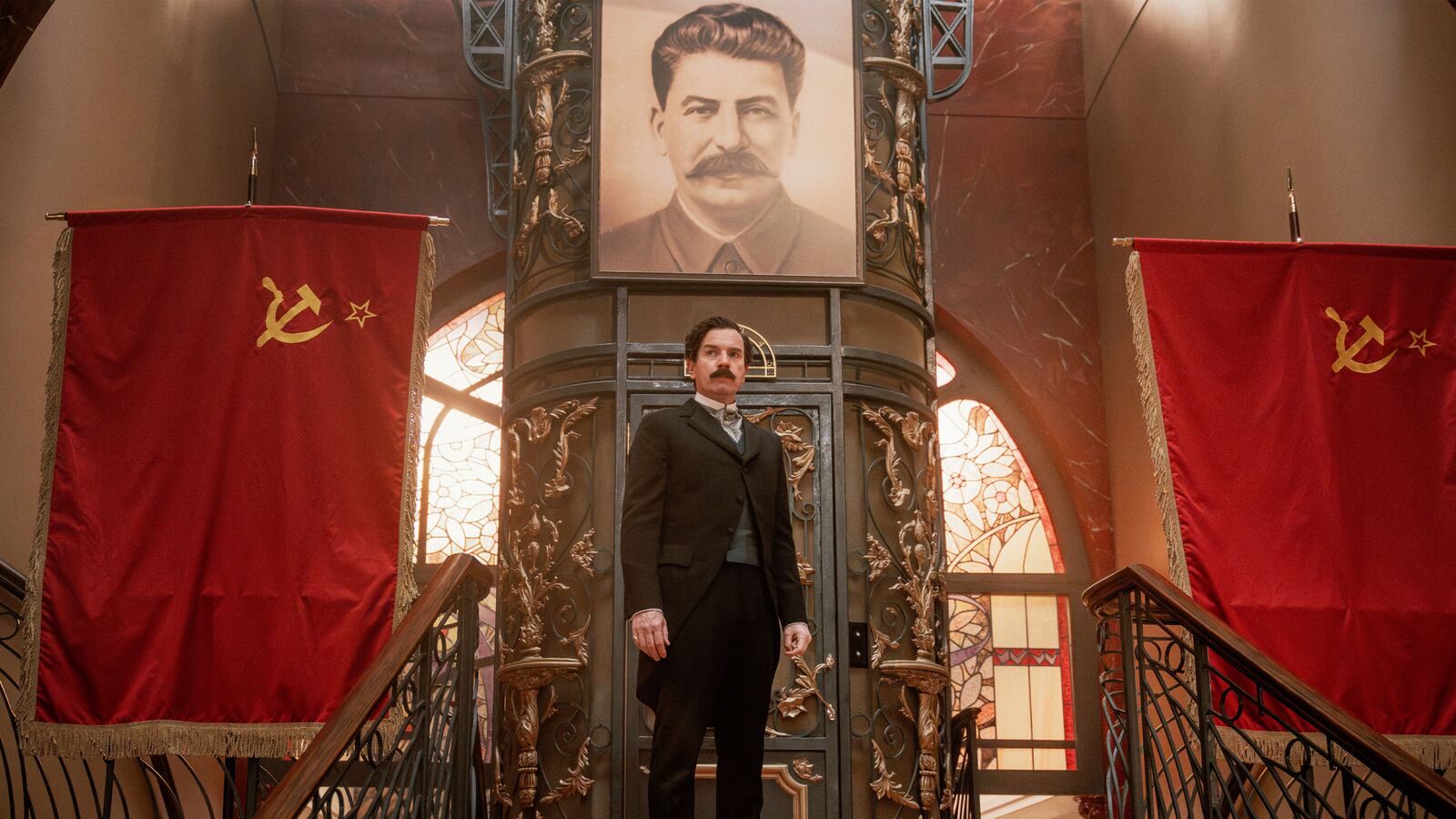 A still from the series Gentleman in Moscow on Paramount+