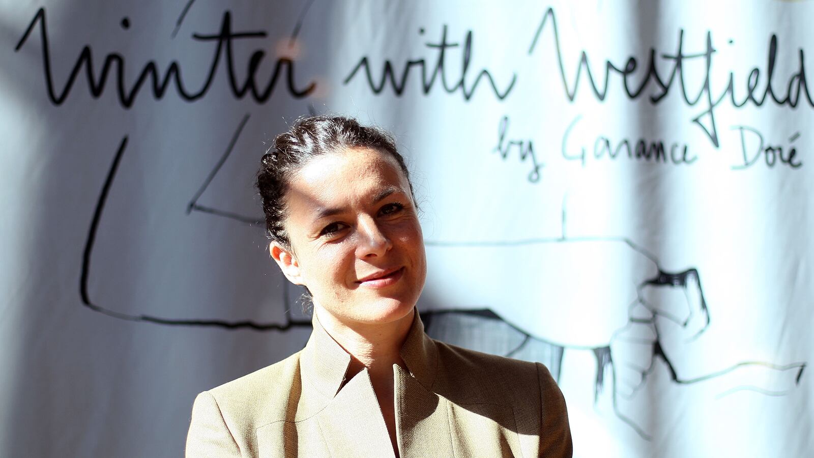 articles/2013/08/22/garance-dore-signs-book-deal-rashida-jones-fronts-band-of-outsiders-s-fall-winter-campaign/130822-fashion-dore-cheat_merhw9