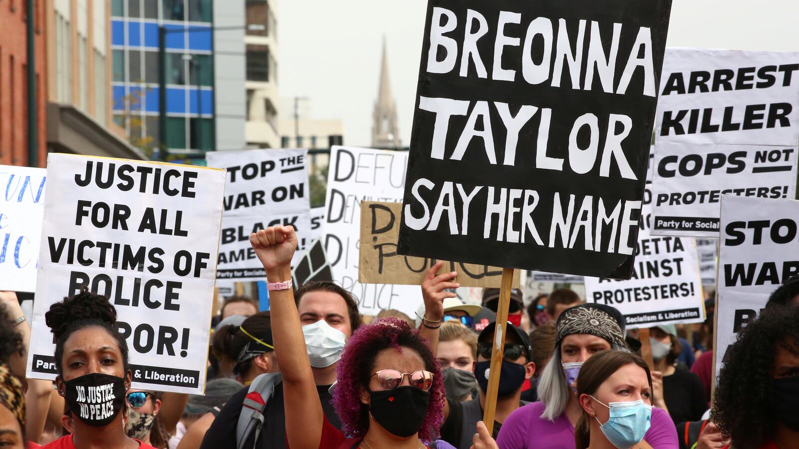 2020-09-26T234958Z_1912612924_RC2N6J9EG0EM_RTRMADP_3_GLOBAL-RACE-PROTESTS-DENVER_mnqb9q