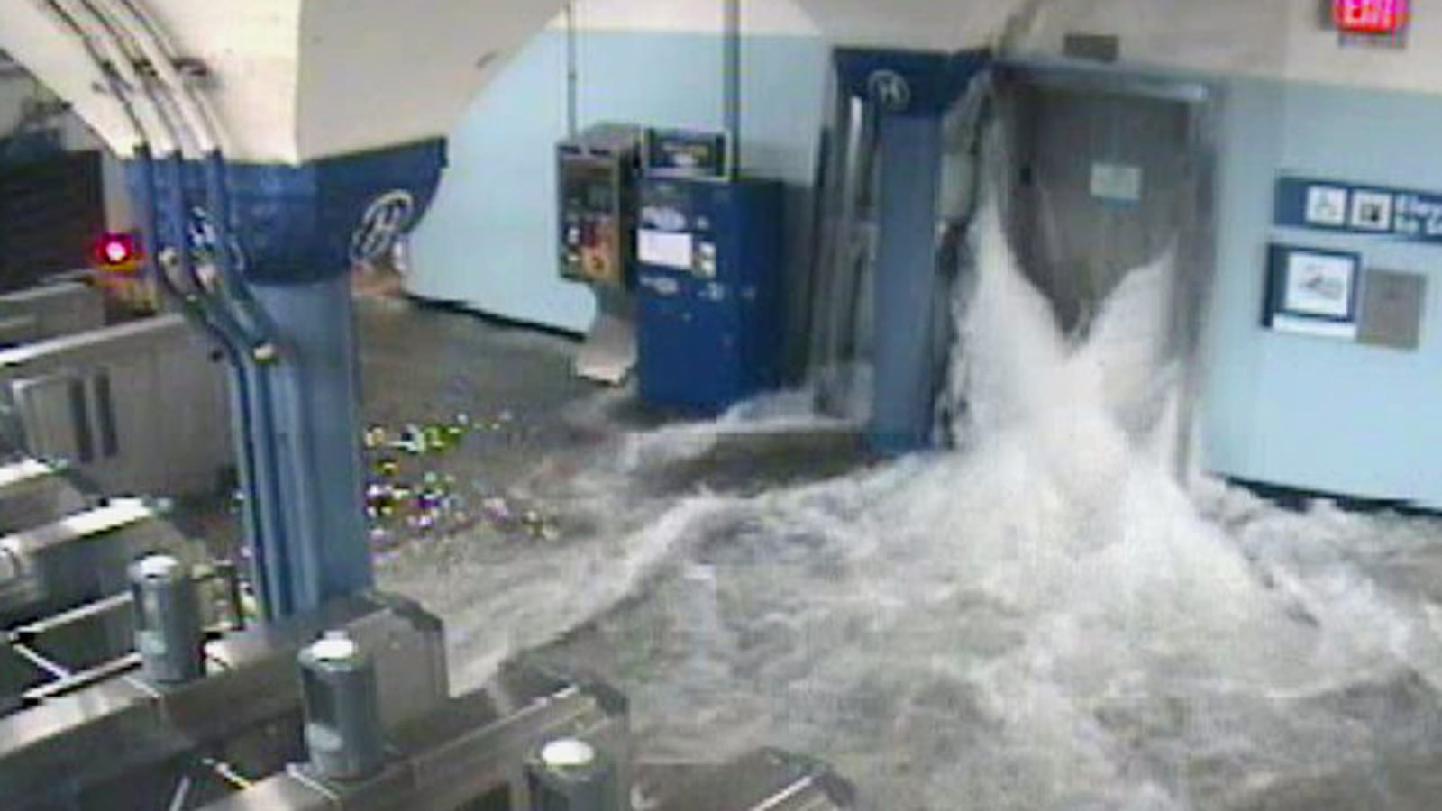 cheats/2012/10/30/ny-subway-chief-worst-ever-disaster/hurricane-sandy-subways-worst-damage-ever-cheat_huktjb