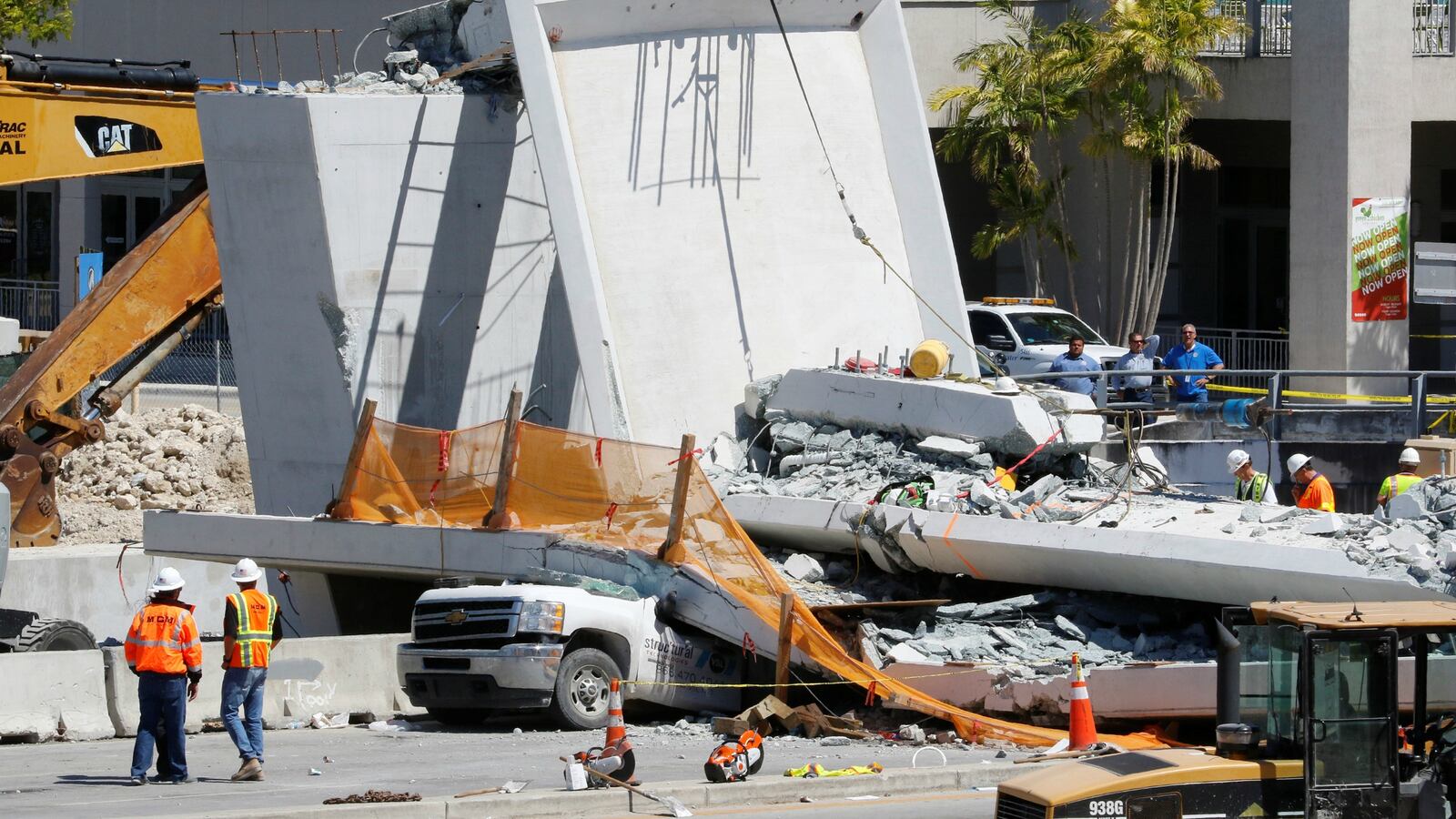 180318-florida-bridge-collapse-victims-cheat_jede77