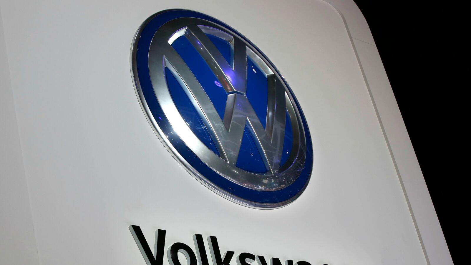 cheats/2017/01/11/volkswagen-pleads-guilty-to-pay-4-3-billion-for-emissions-cheating/170111-volkswagen-lawsuit-fine-cheat_tqwfke