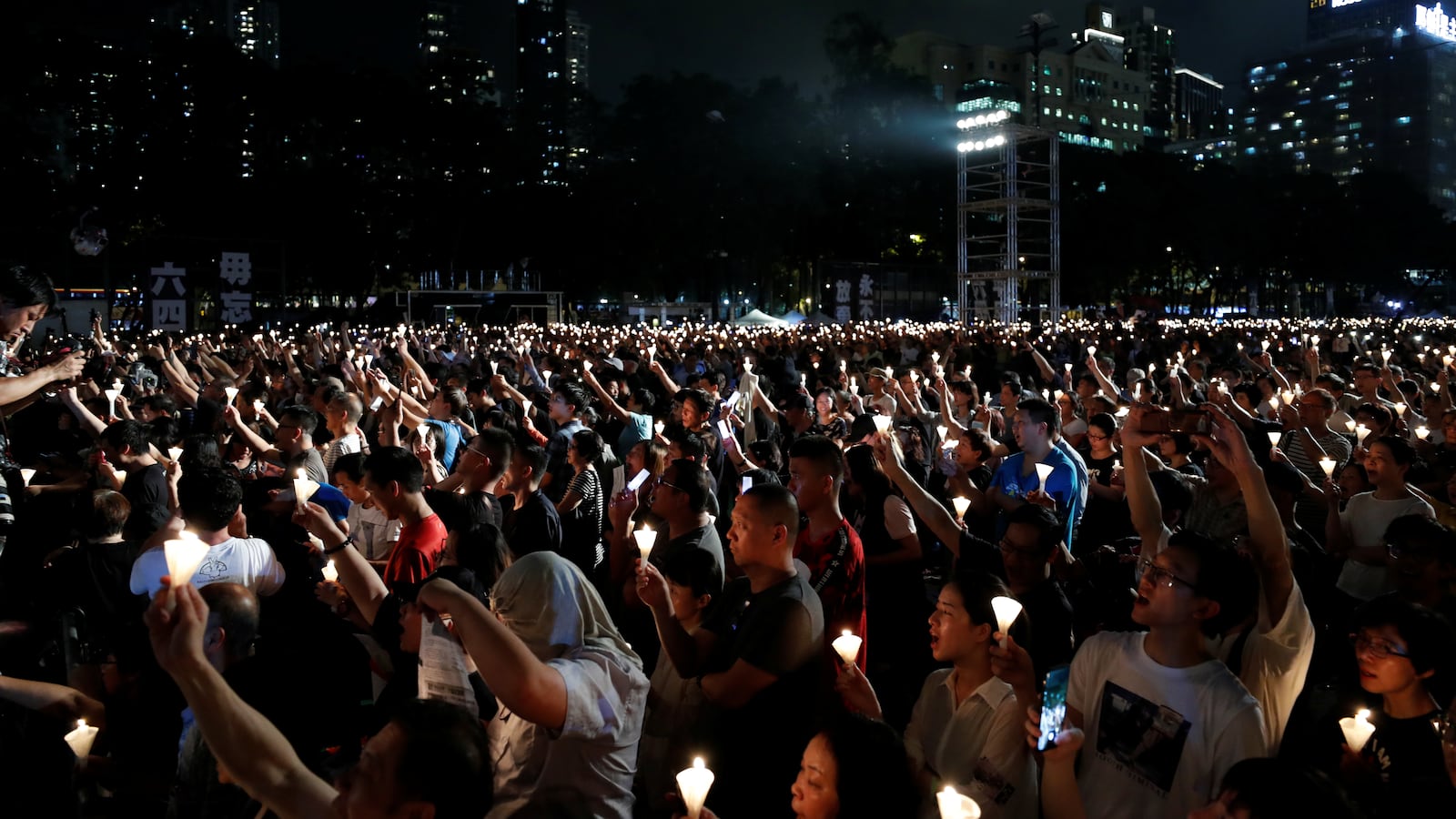 2019-06-04T123437Z_315426143_RC13273D5700_RTRMADP_3_CHINA-TIANANMEN-HONGKONG_nbhevr