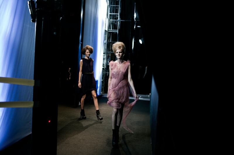 galleries/2010/09/14/vera-wang-backstage/vera-wang-backstage-11_cnvbwy