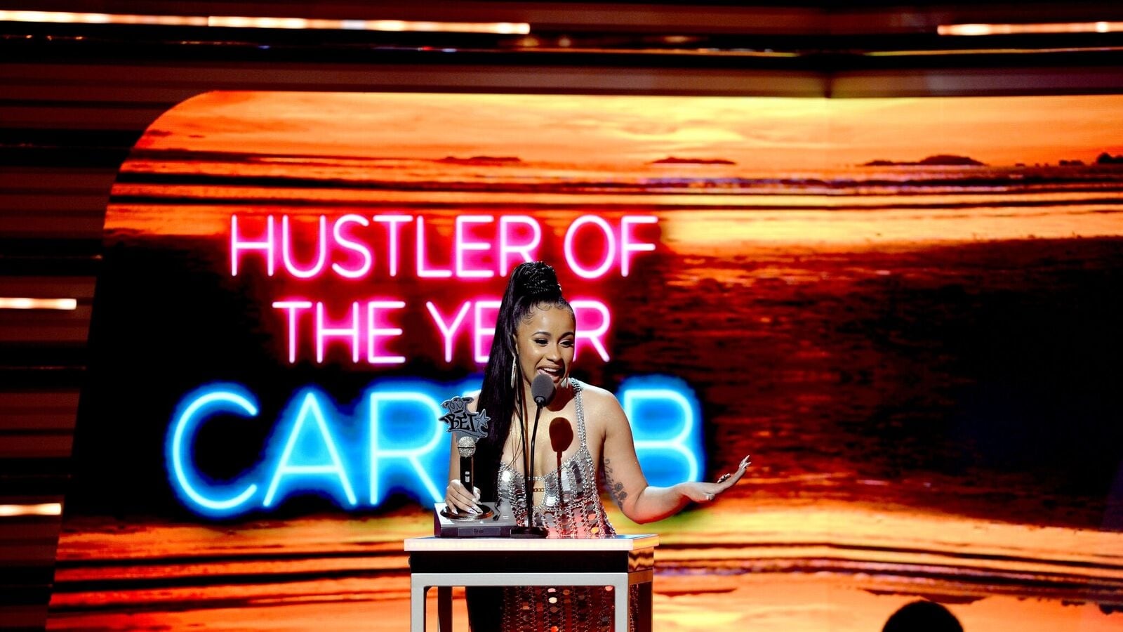 100617-Shows-HHA-Show-Highlights-004_preview_v5bntx