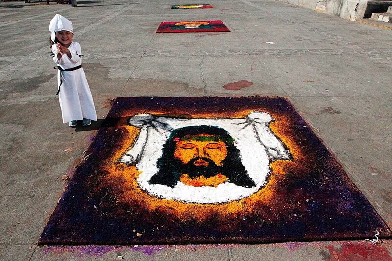 galleries/2017/04/12/christians-celebrate-holy-week-around-the-world/171104-holy-week-embed_yb0zkh