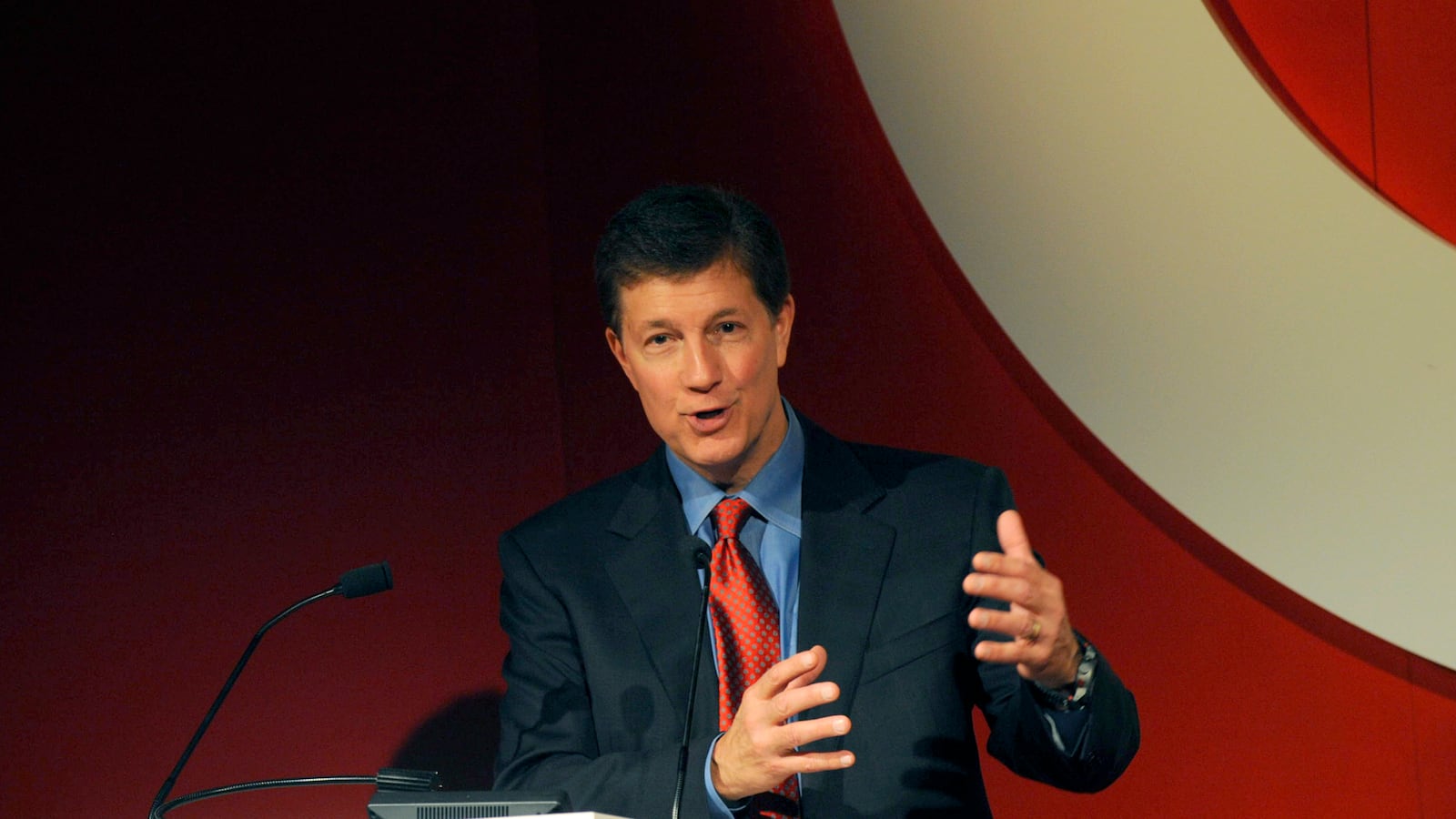 cheats/2014/05/05/target-ceo-out-over-data-breach/140505-gregg-steinhafel-cheat_xuhxiv