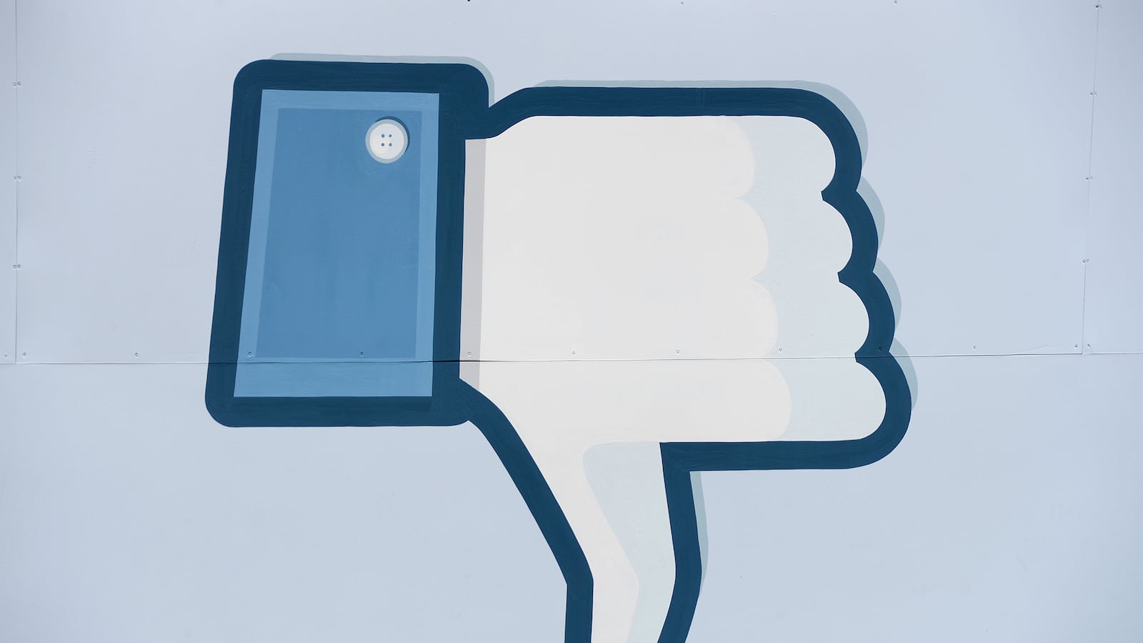 articles/2013/09/19/users-quitting-facebook-cite-privacy-concerns/130919-facebook-cnbc-tease_kmpcg4