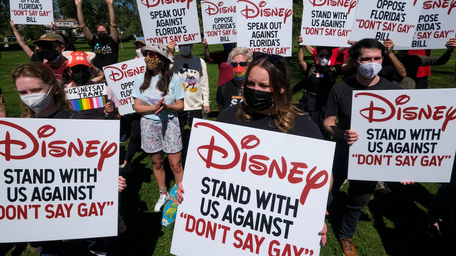 2022-03-22T194618Z_660983097_RC2M7T9LDGMR_RTRMADP_3_DISNEY-LGBTQ_gzseuw